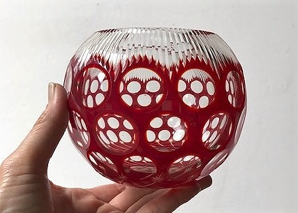 赤被せガラス　丸型花器